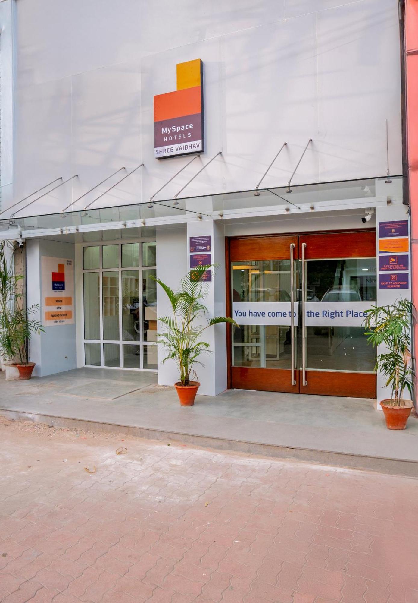 Myspace Hotel Shree Vaibhav Nagpur Exteriör bild