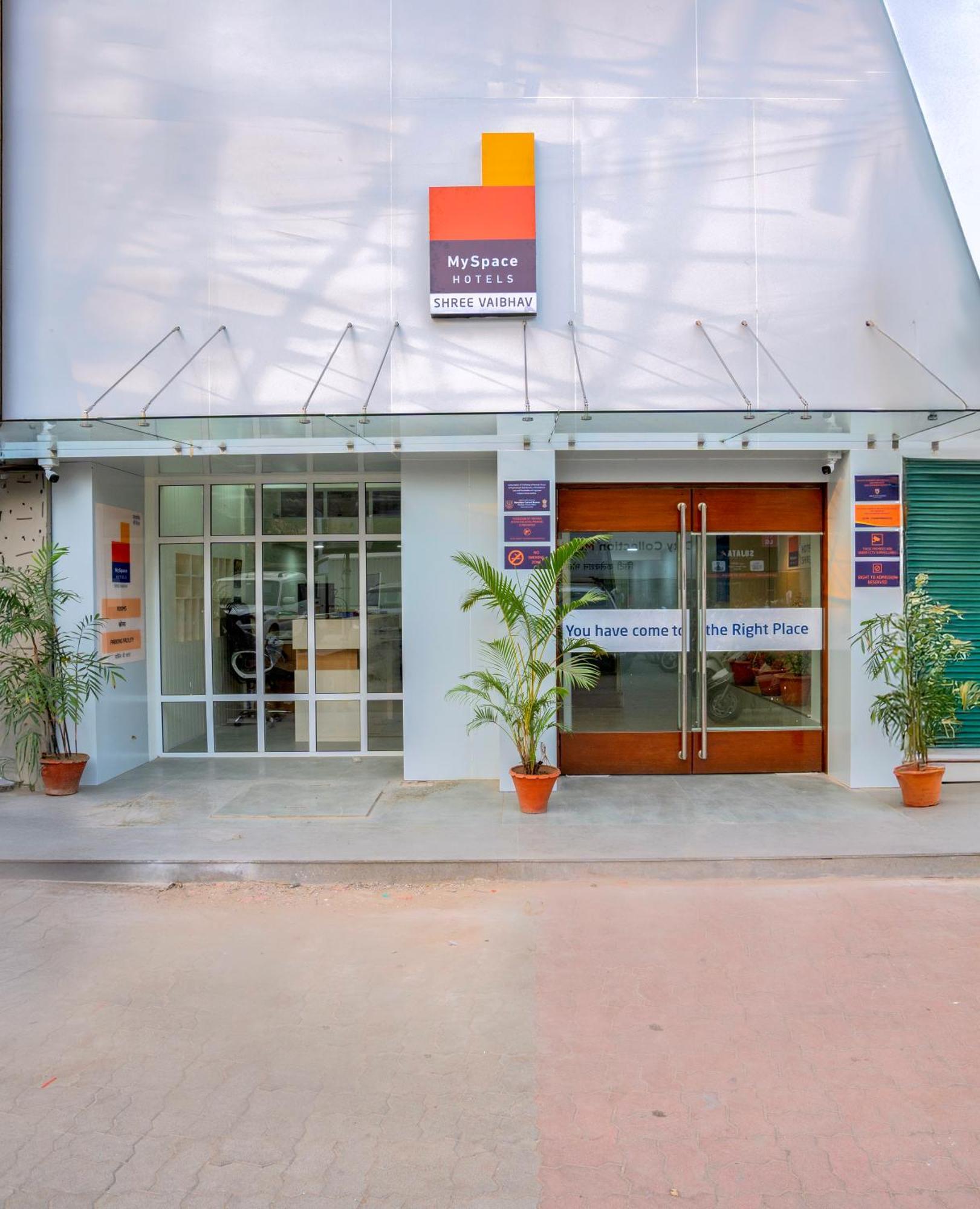 Myspace Hotel Shree Vaibhav Nagpur Exteriör bild