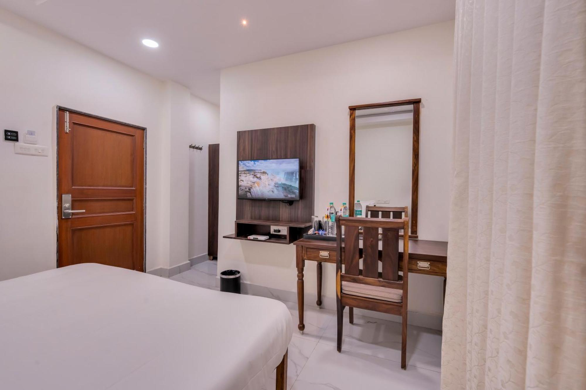 Myspace Hotel Shree Vaibhav Nagpur Exteriör bild